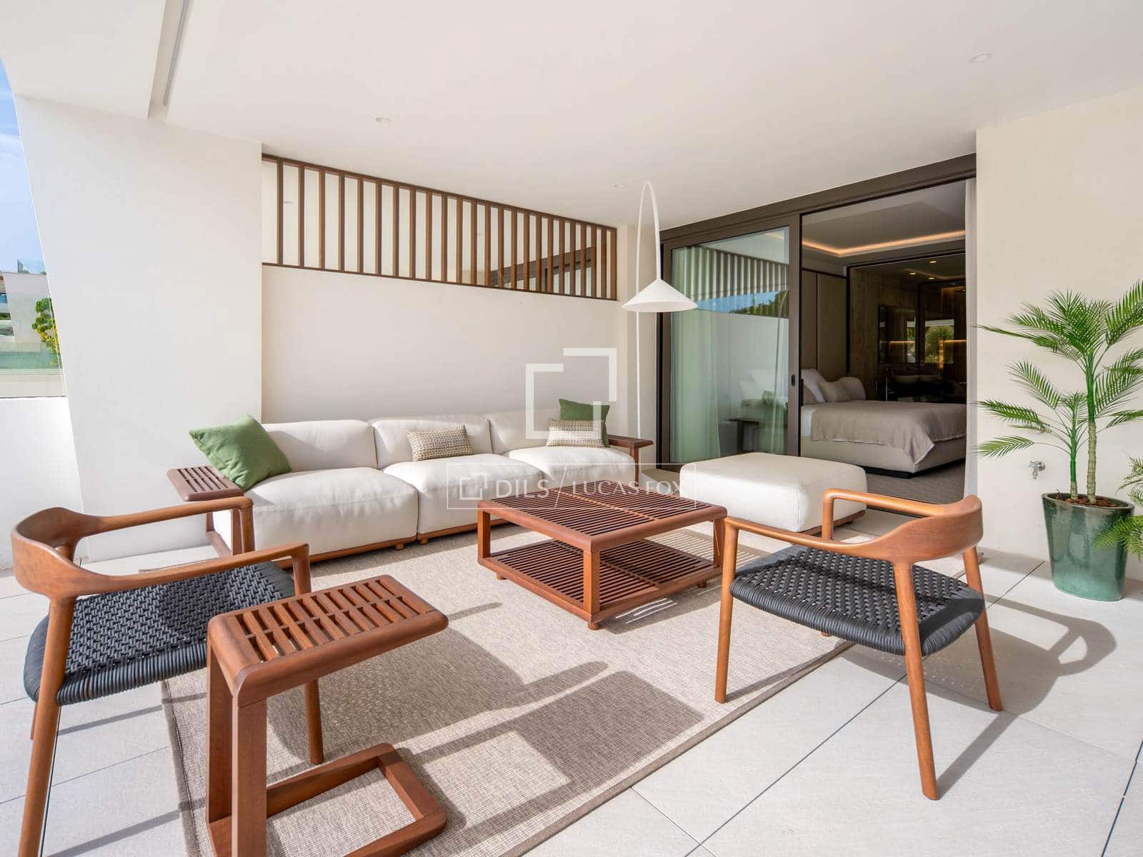 4 bedroom Penthouse for sale in Marbella with pool garage - € 4,850,000 (Ref: 9932387)