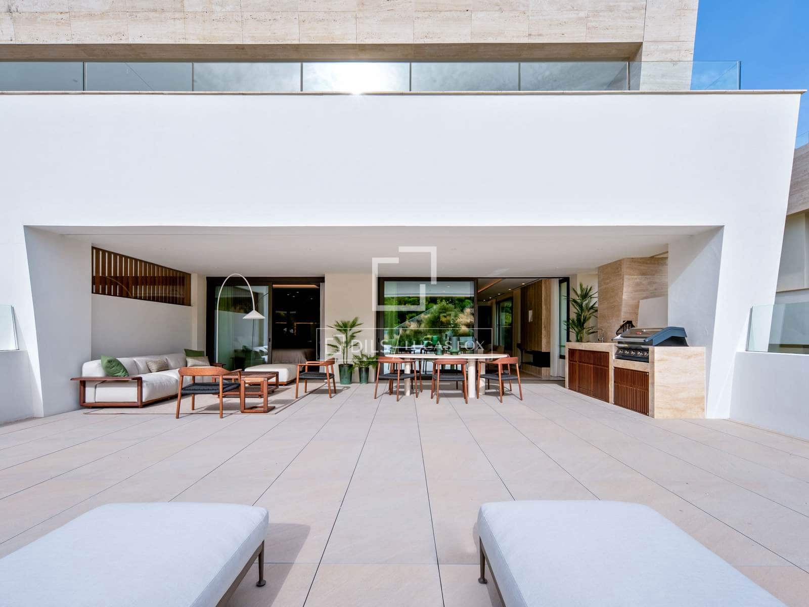 4 bedroom Penthouse for sale in Marbella with pool garage - € 4,850,000 (Ref: 9932387)