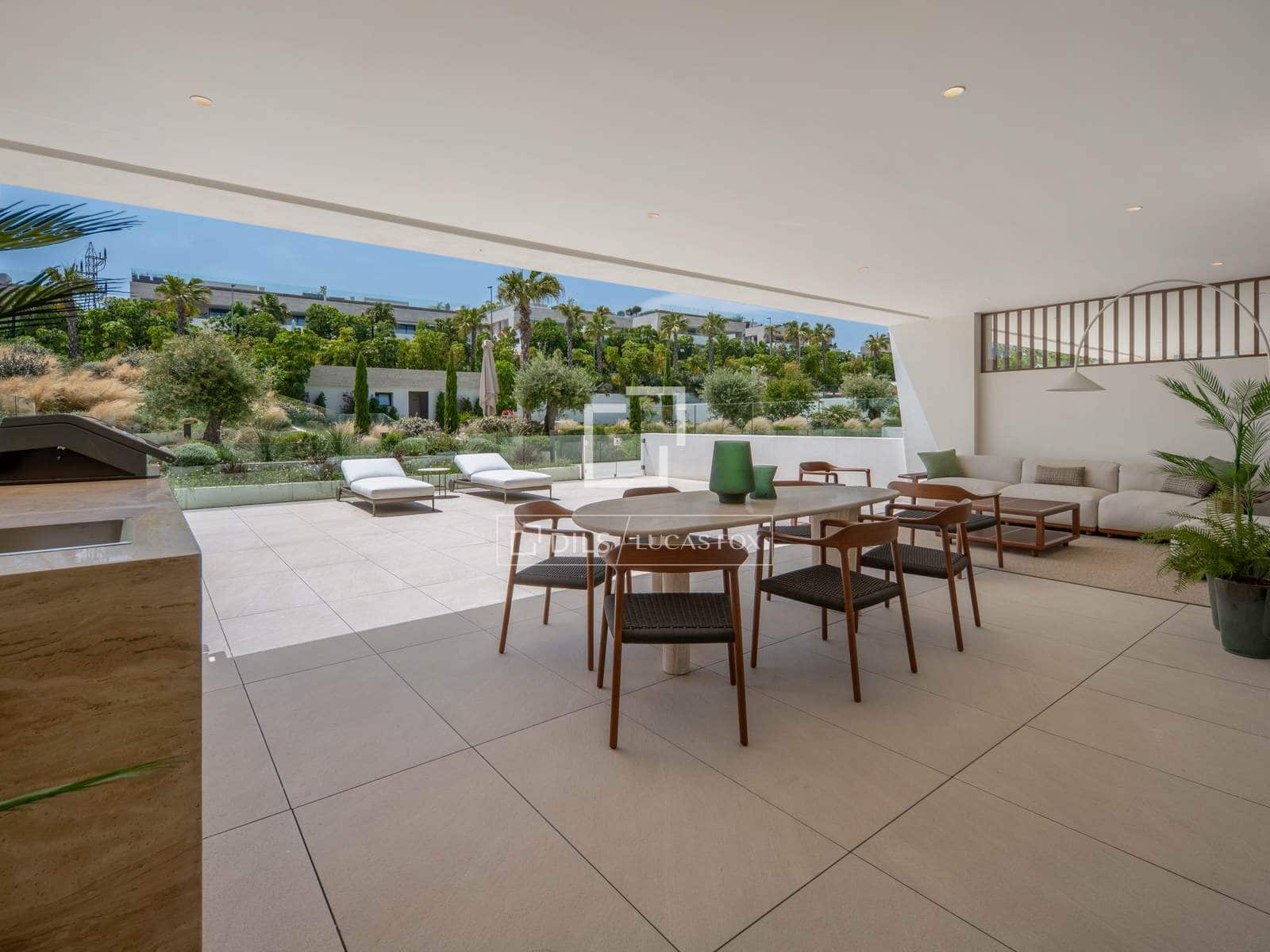 4 bedroom Penthouse for sale in Marbella with pool garage - € 4,850,000 (Ref: 9932387)