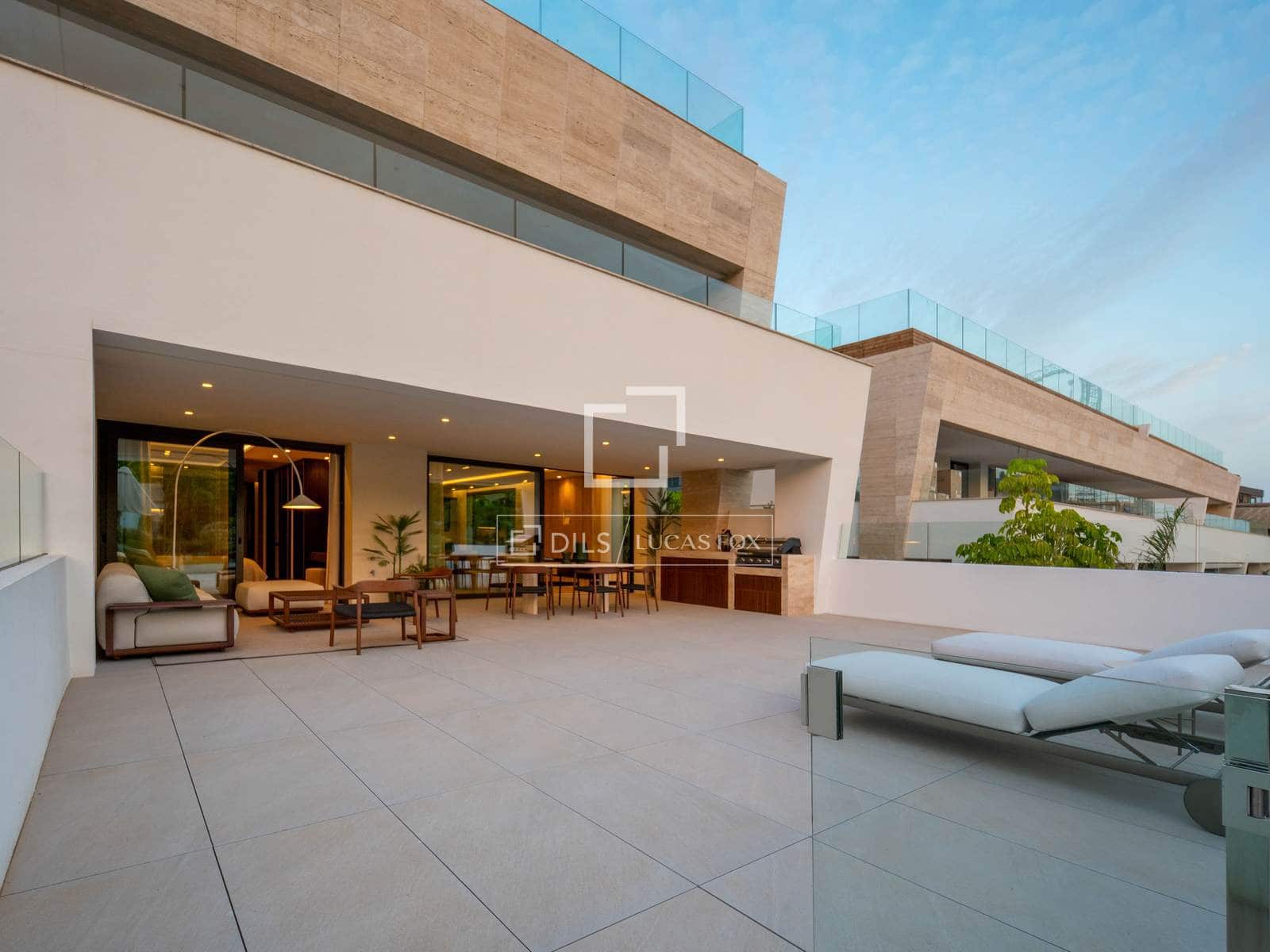 4 bedroom Penthouse for sale in Marbella with pool garage - € 4,850,000 (Ref: 9932387)