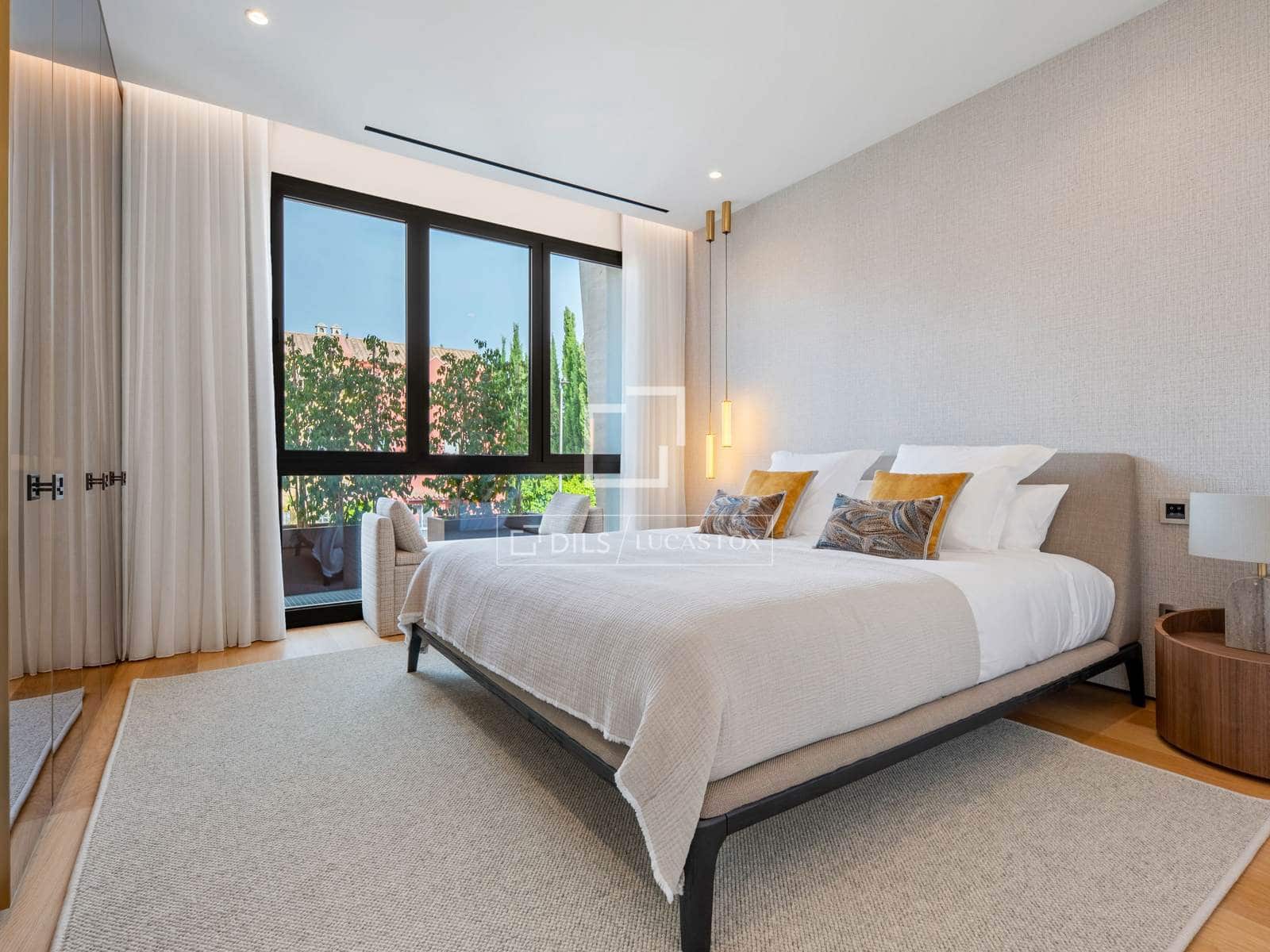 4 bedroom Penthouse for sale in Marbella with pool garage - € 4,850,000 (Ref: 9932387)