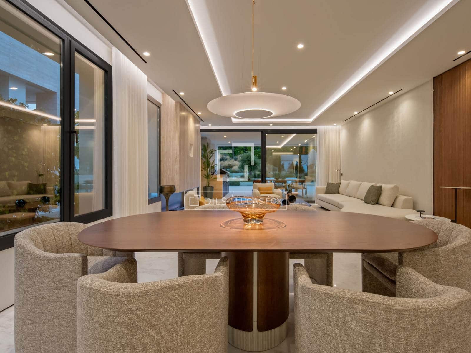 4 bedroom Penthouse for sale in Marbella with pool garage - € 4,850,000 (Ref: 9932387)