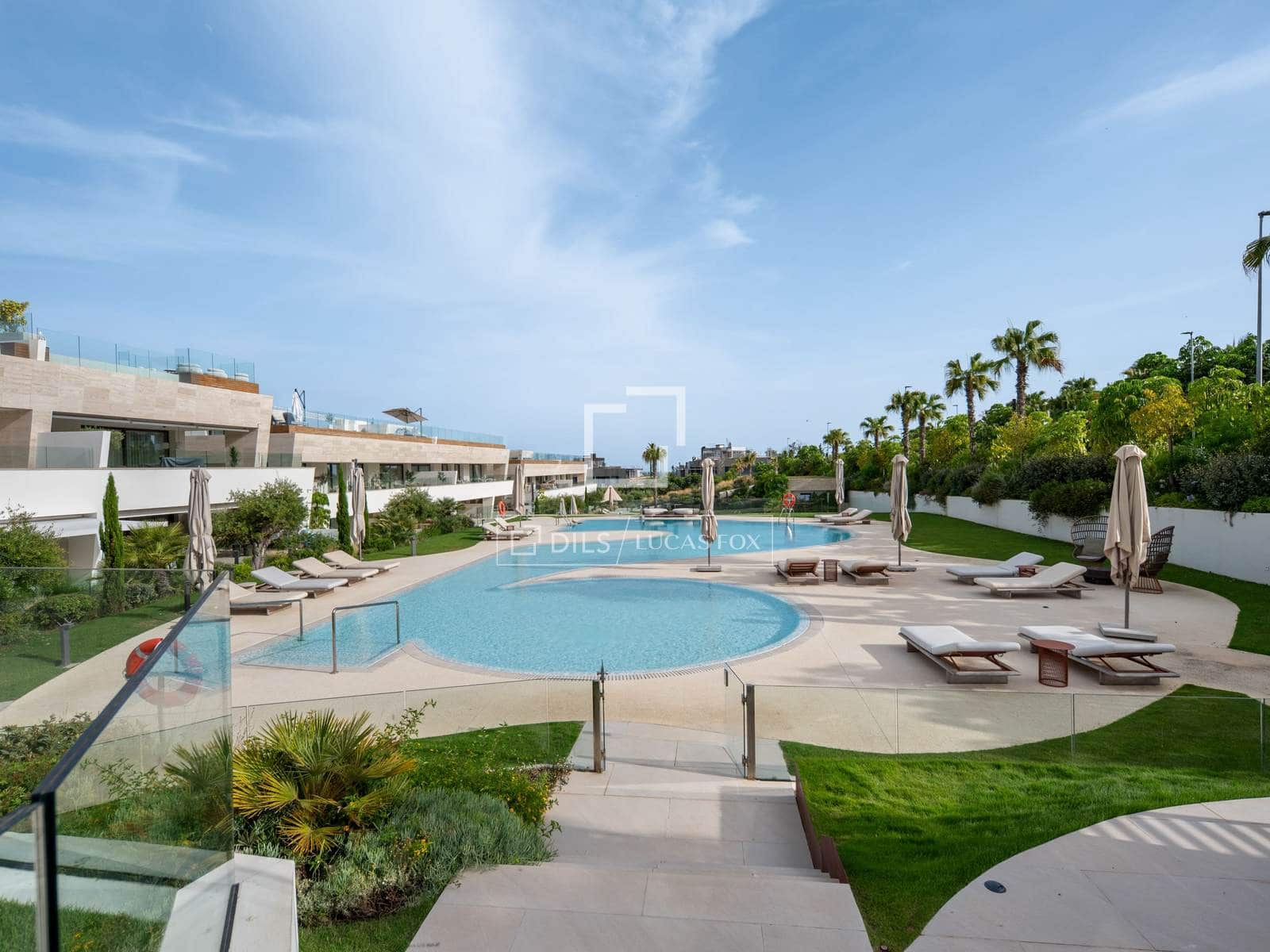4 bedroom Penthouse for sale in Marbella with pool garage - € 4,850,000 (Ref: 9932387)