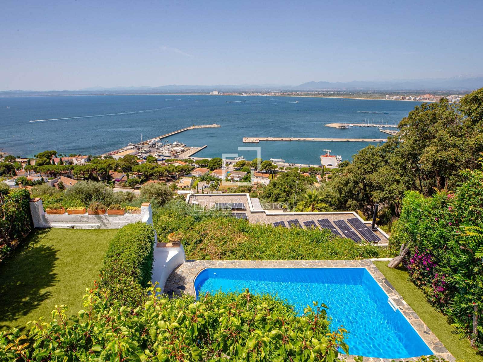 3 soveværelse Villa til salg i Roses med swimmingpool garage - € 895.000 (Ref: 9932559)