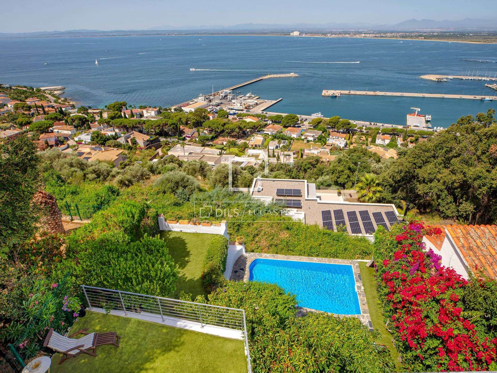 3 soveværelse Villa til salg i Roses med swimmingpool garage - € 895.000 (Ref: 9932559)