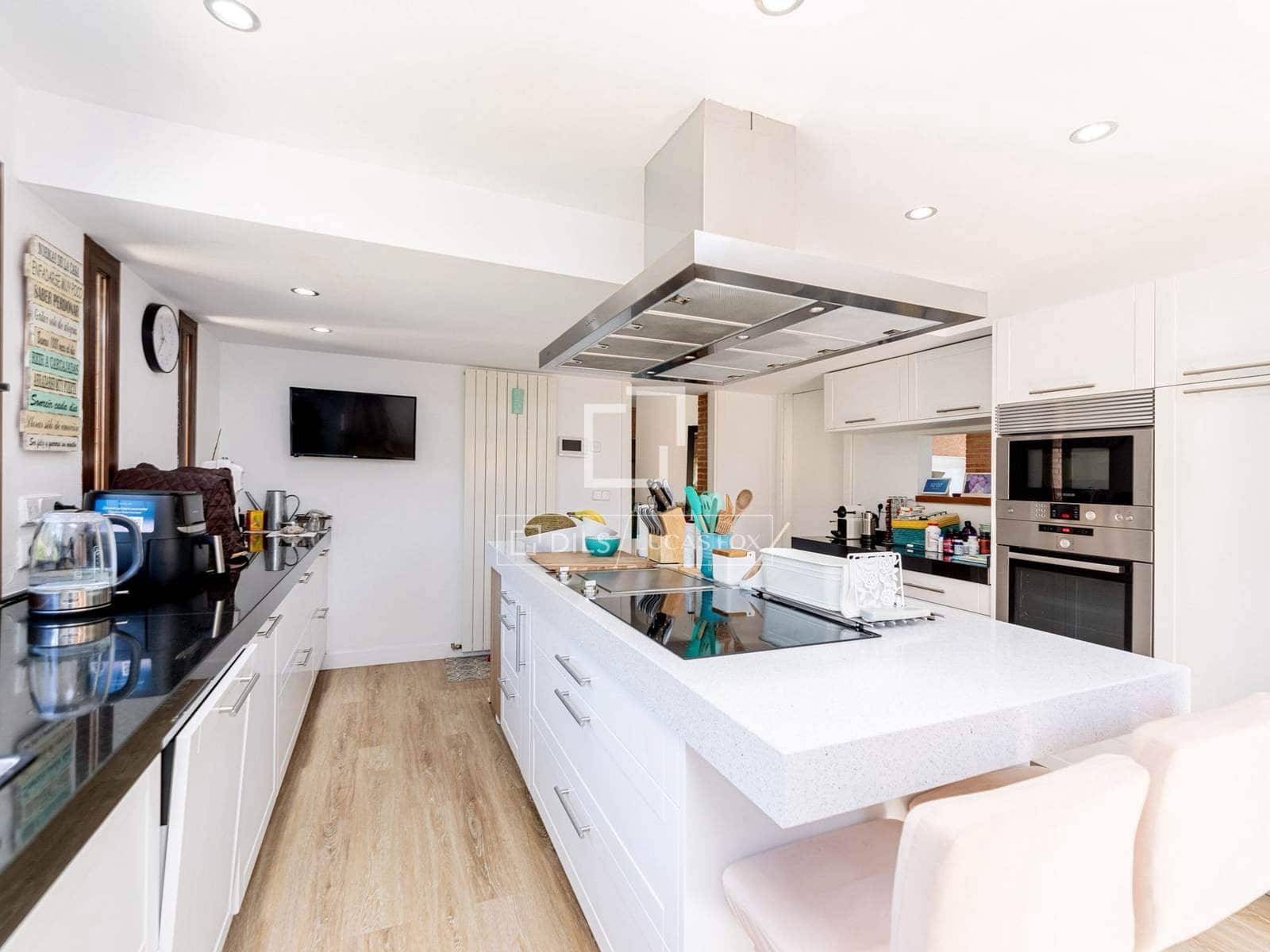 8 bedroom Villa for sale in Las Rozas de Madrid with pool garage - € 1,975,000 (Ref: 9935098)
