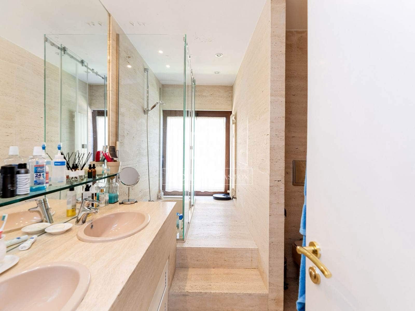 8 bedroom Villa for sale in Las Rozas de Madrid with pool garage - € 1,975,000 (Ref: 9935098)