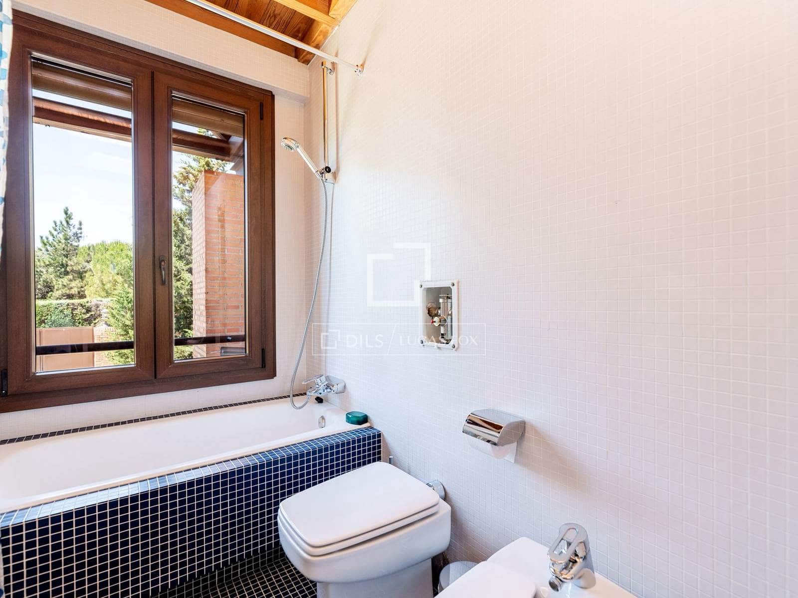 8 bedroom Villa for sale in Las Rozas de Madrid with pool garage - € 1,975,000 (Ref: 9935098)