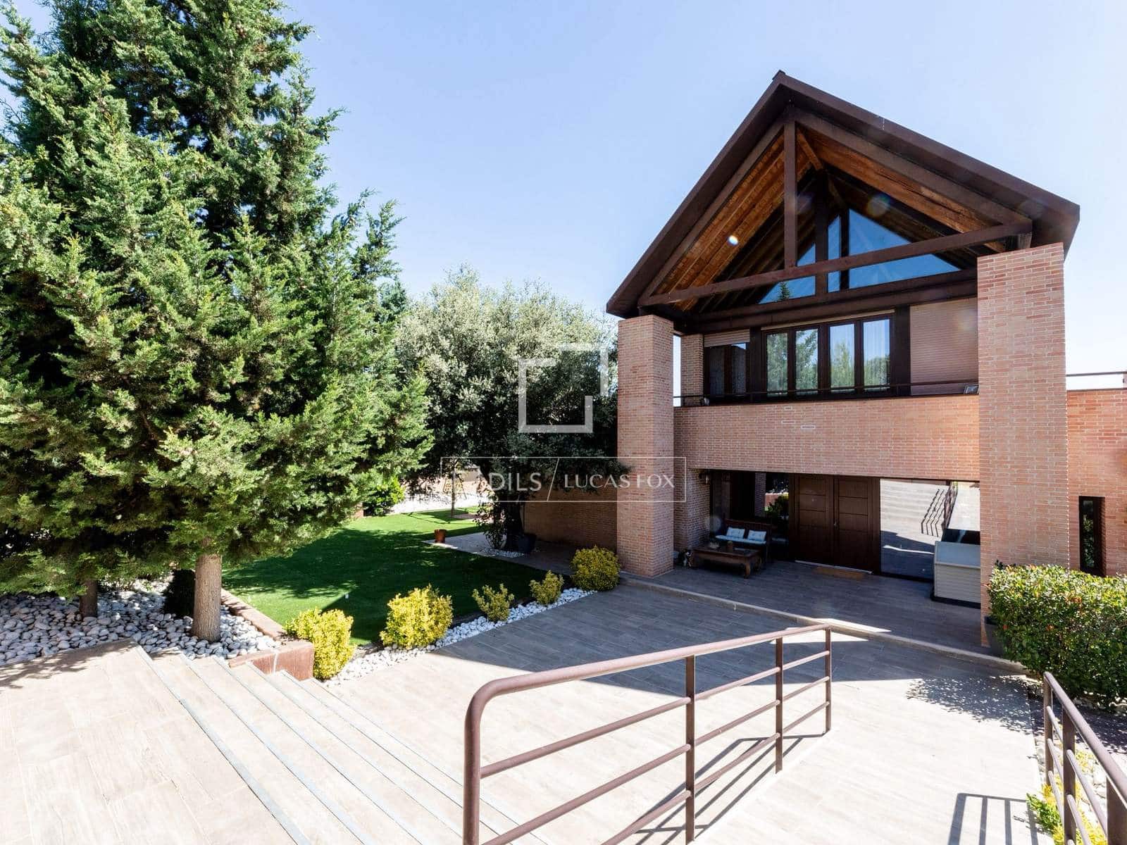 8 bedroom Villa for sale in Las Rozas de Madrid with pool garage - € 1,975,000 (Ref: 9935098)