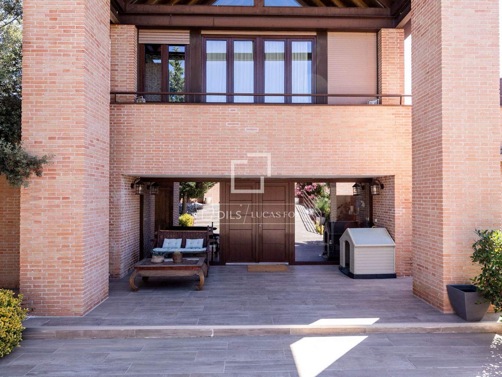 8 bedroom Villa for sale in Las Rozas de Madrid with pool garage - € 1,975,000 (Ref: 9935098)