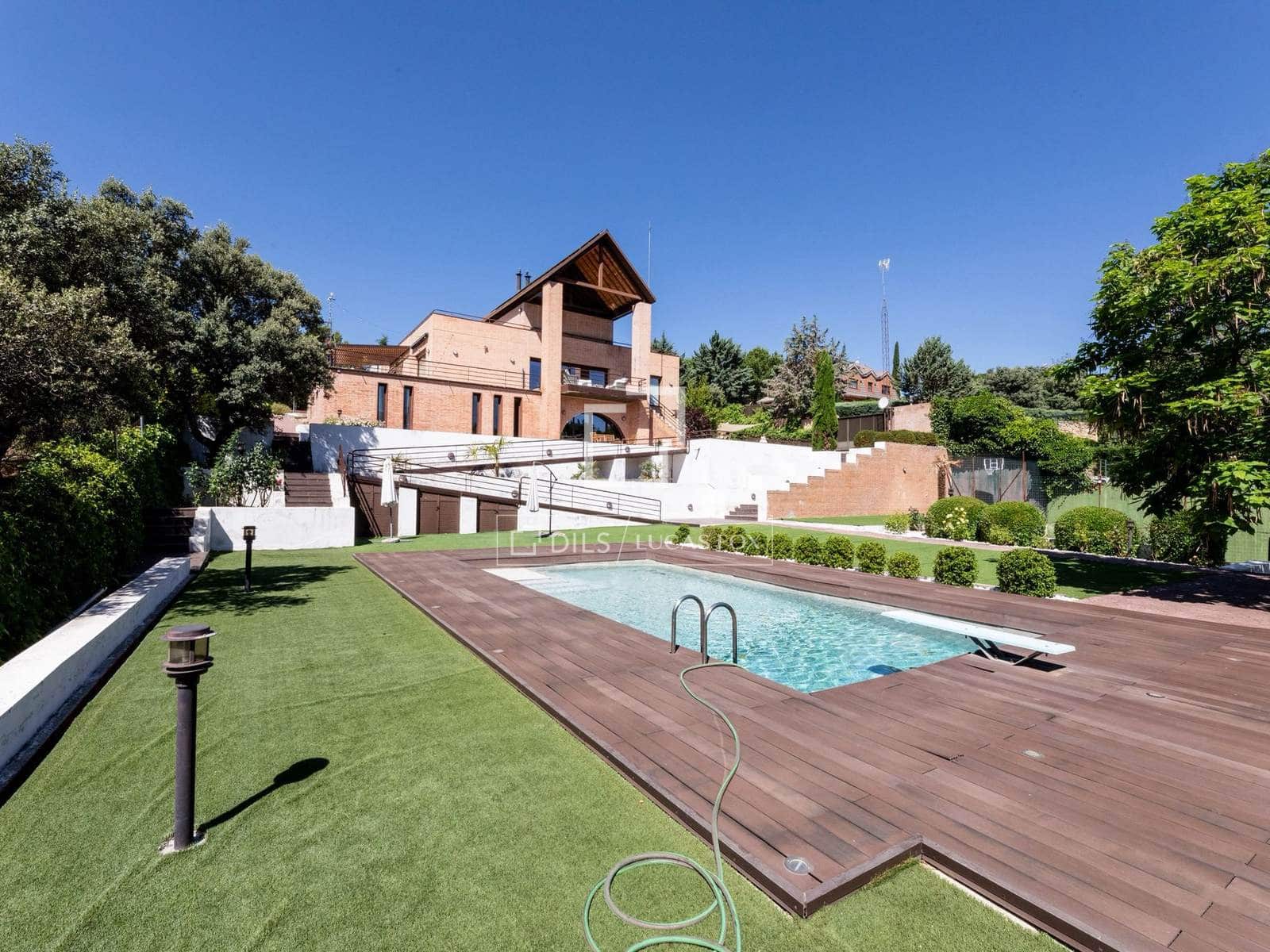 8 bedroom Villa for sale in Las Rozas de Madrid with pool garage - € 1,975,000 (Ref: 9935098)