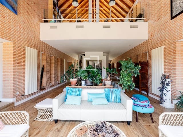 Chalet de 8 habitaciones en Las Rozas de Madrid en venta con piscina garaje - 1.975.000 € (Ref: 9935098)