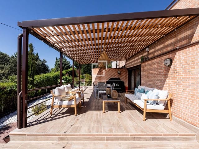 Chalet de 8 habitaciones en Las Rozas de Madrid en venta con piscina garaje - 1.975.000 € (Ref: 9935098)