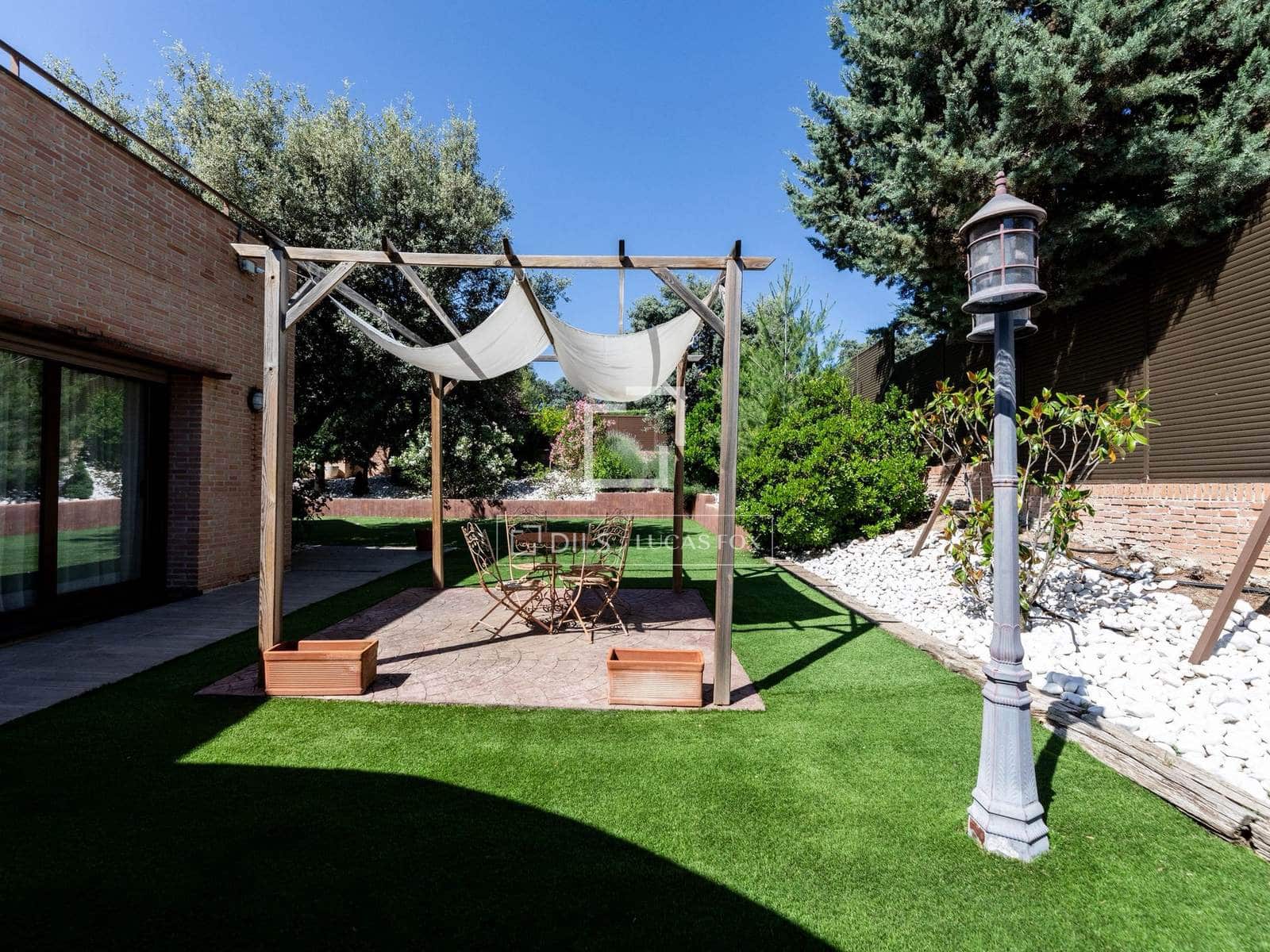 8 bedroom Villa for sale in Las Rozas de Madrid with pool garage - € 1,975,000 (Ref: 9935098)