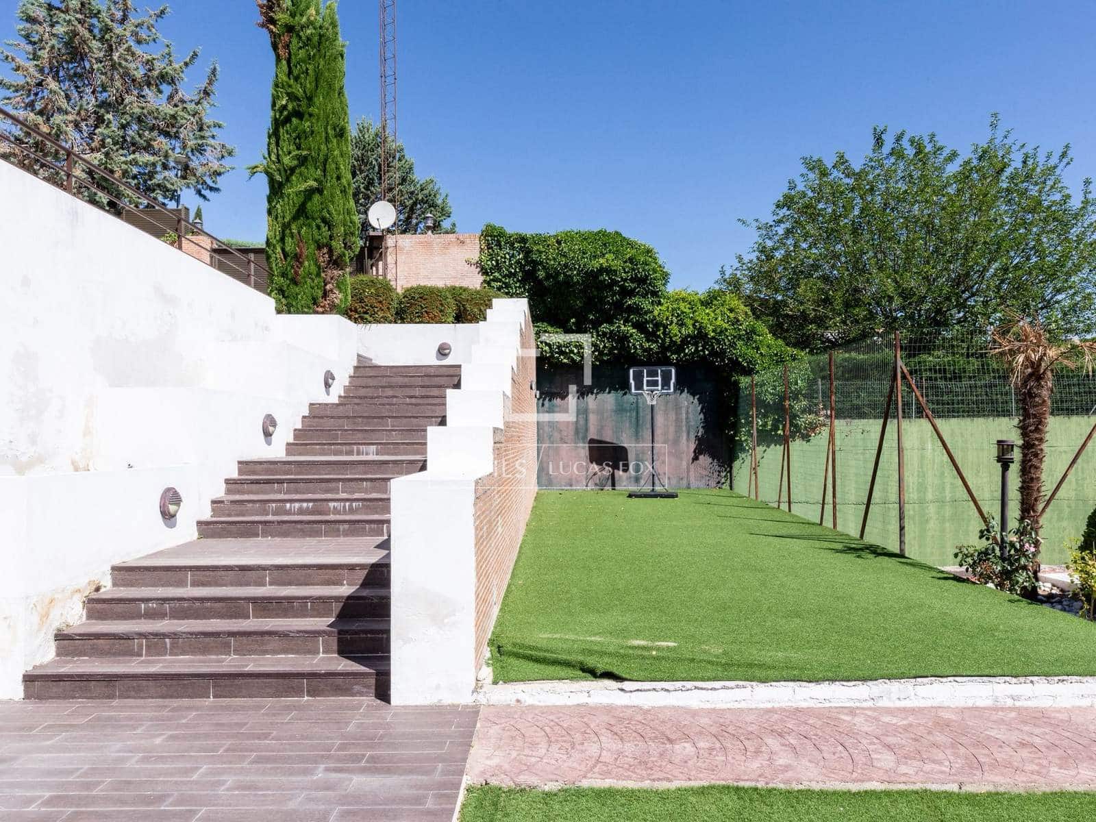 8 bedroom Villa for sale in Las Rozas de Madrid with pool garage - € 1,975,000 (Ref: 9935098)