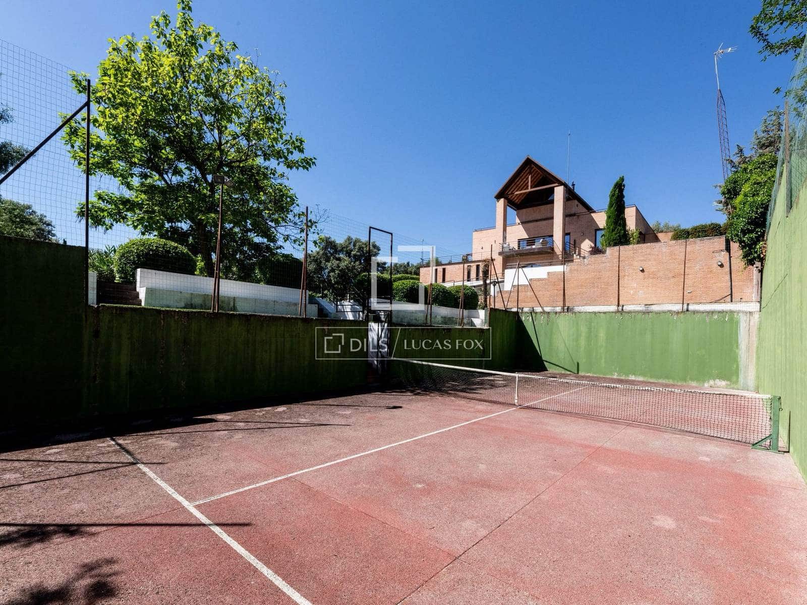 8 bedroom Villa for sale in Las Rozas de Madrid with pool garage - € 1,975,000 (Ref: 9935098)