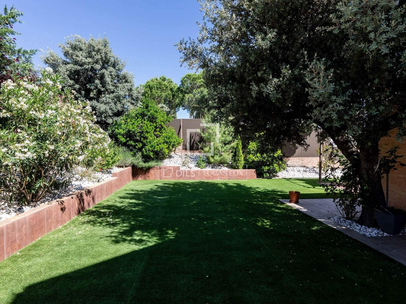 8 bedroom Villa for sale in Las Rozas de Madrid with pool garage - € 1,975,000 (Ref: 9935098)