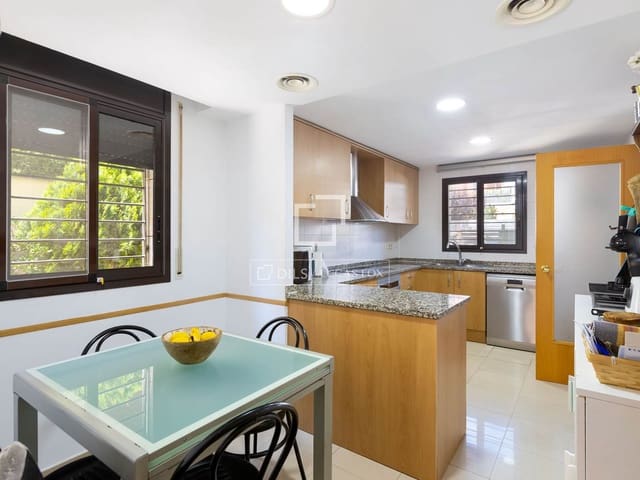 5 soveværelse Villa til salg i Cabrils med garage - € 645.000 (Ref: 9935099)