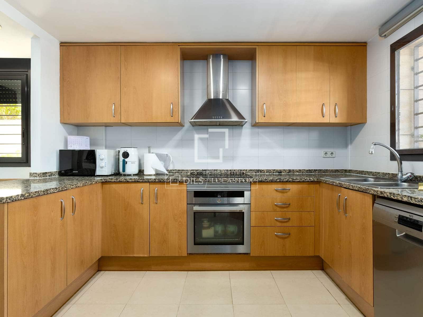 5 bedroom Villa for sale in Cabrils with garage - € 645,000 (Ref: 9935099)