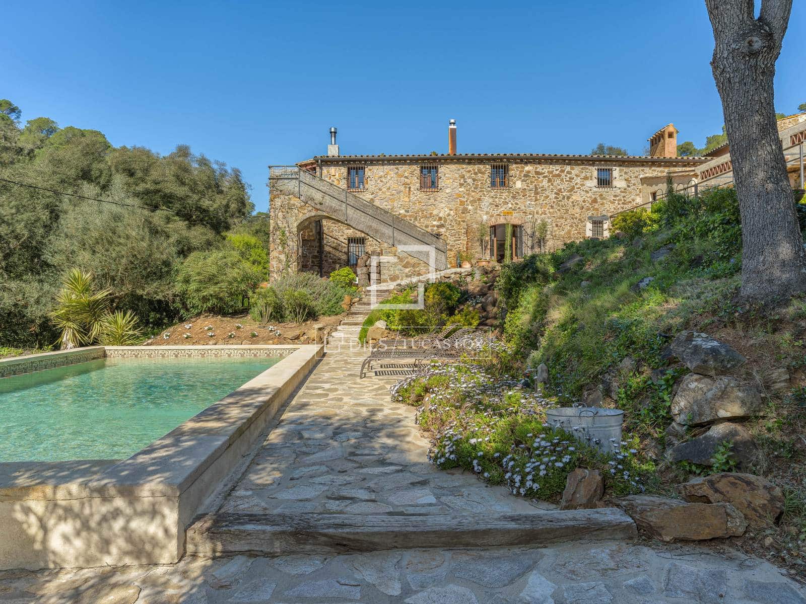 6 soveværelse Finca/Landehus til salg i Mont-ras med swimmingpool - € 2.225.000 (Ref: 9935100)