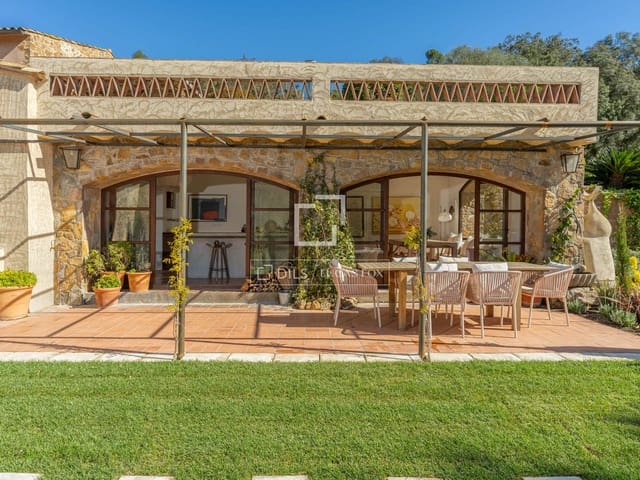 6 soveværelse Finca/Landehus til salg i Mont-ras med swimmingpool - € 2.225.000 (Ref: 9935100)