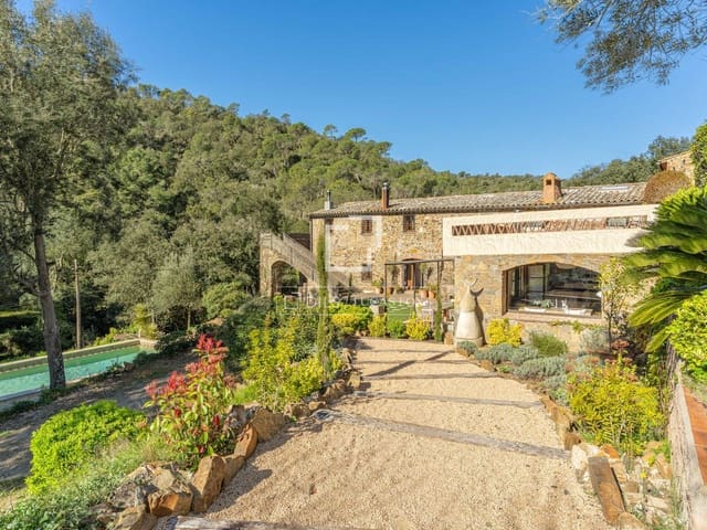 6 soveværelse Finca/Landehus til salg i Mont-ras med swimmingpool - € 2.225.000 (Ref: 9935100)