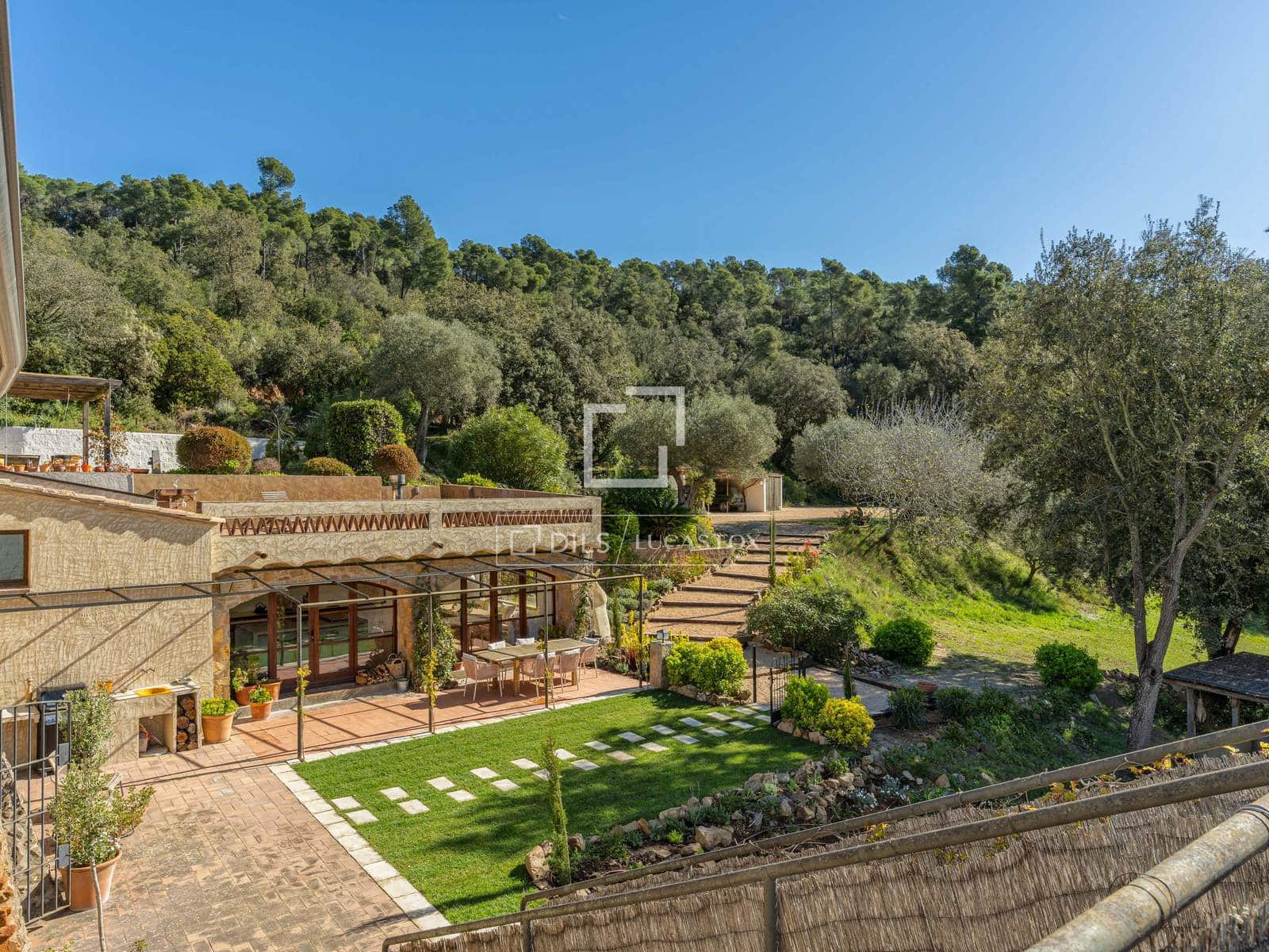 6 soveværelse Finca/Landehus til salg i Mont-ras med swimmingpool - € 2.225.000 (Ref: 9935100)