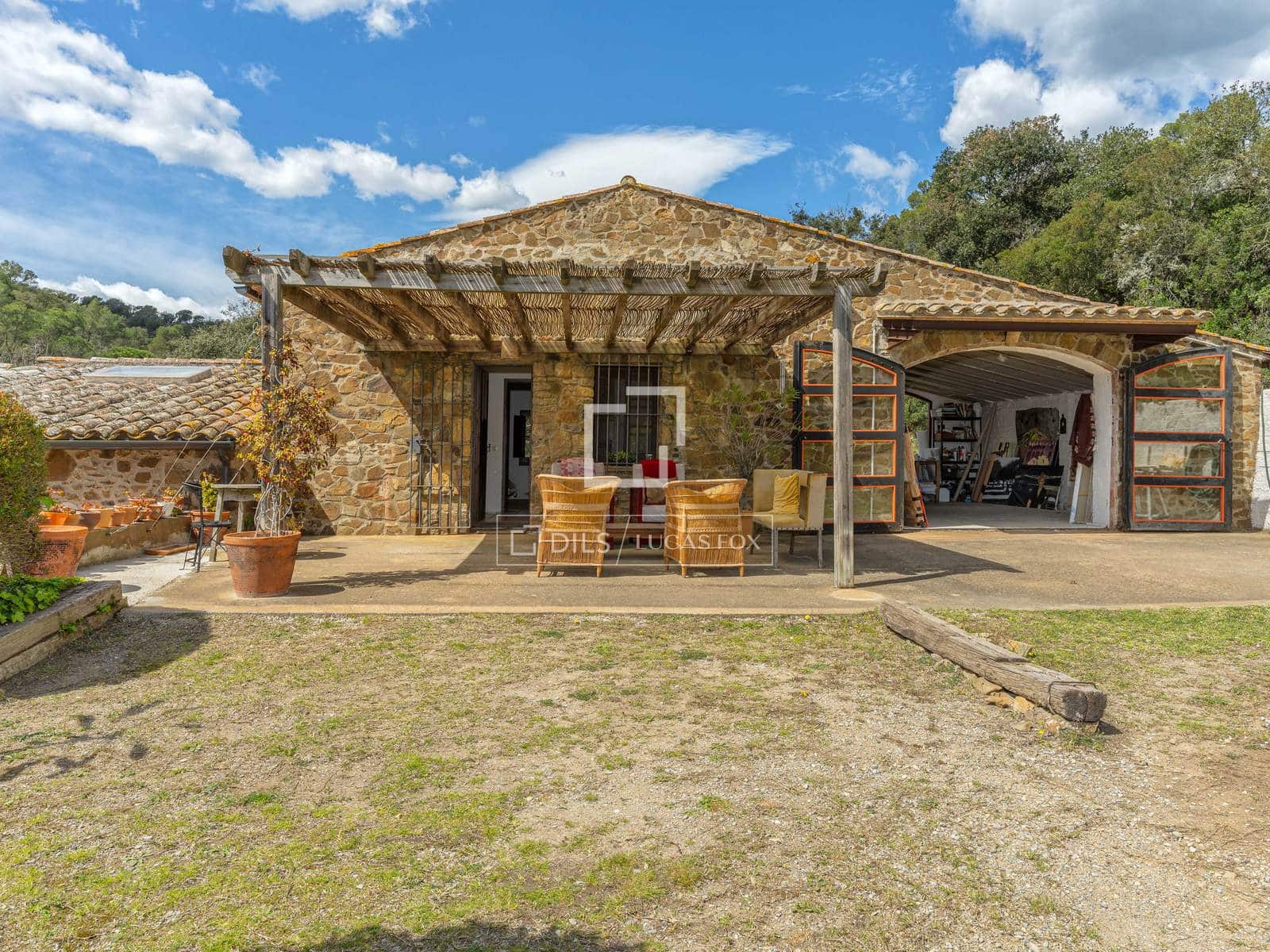 6 soveværelse Finca/Landehus til salg i Mont-ras med swimmingpool - € 2.225.000 (Ref: 9935100)