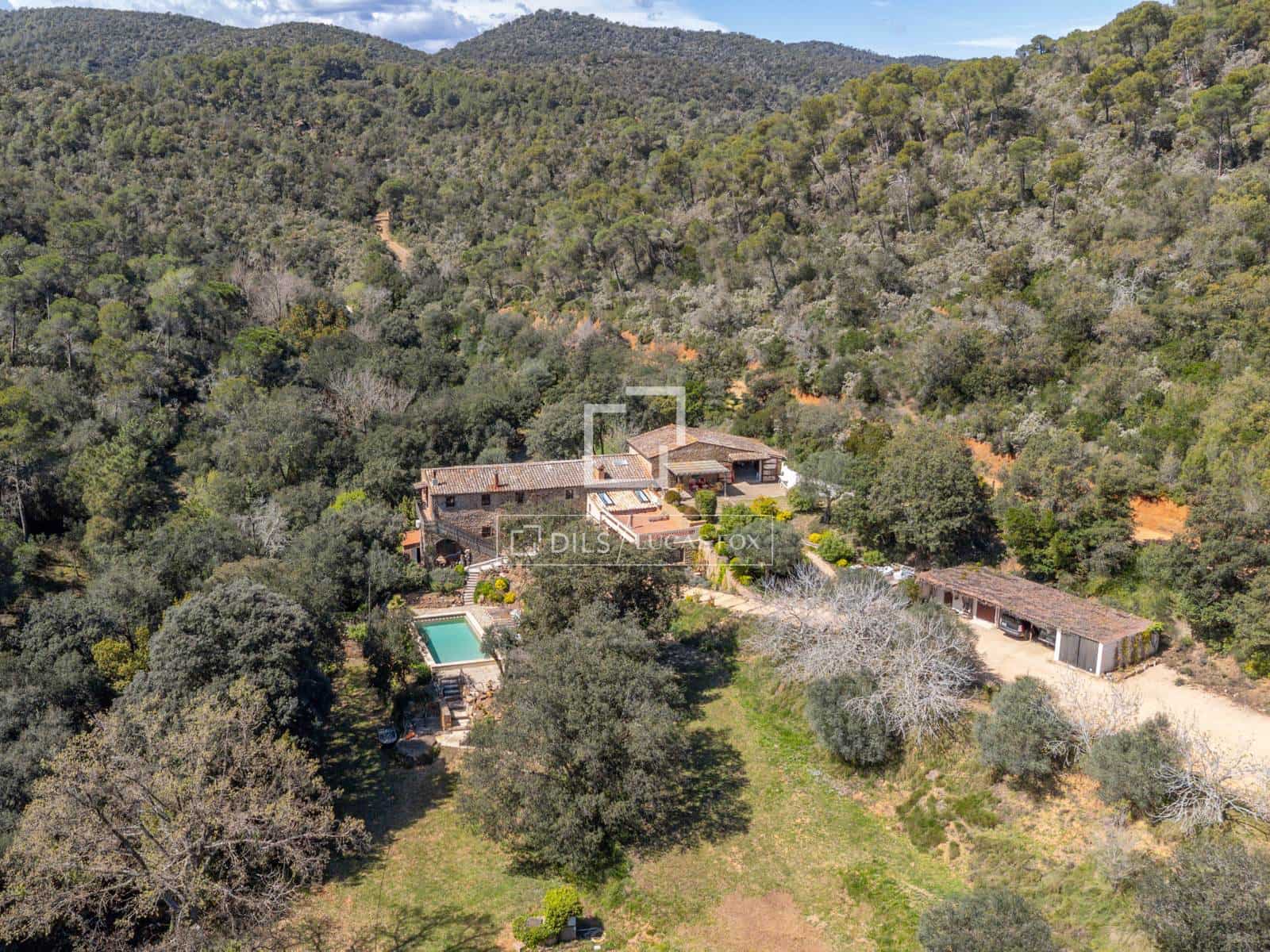 6 soveværelse Finca/Landehus til salg i Mont-ras med swimmingpool - € 2.225.000 (Ref: 9935100)