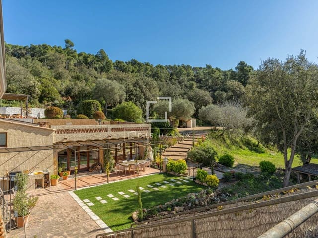 6 soveværelse Finca/Landehus til salg i Mont-ras med swimmingpool - € 2.225.000 (Ref: 9935100)