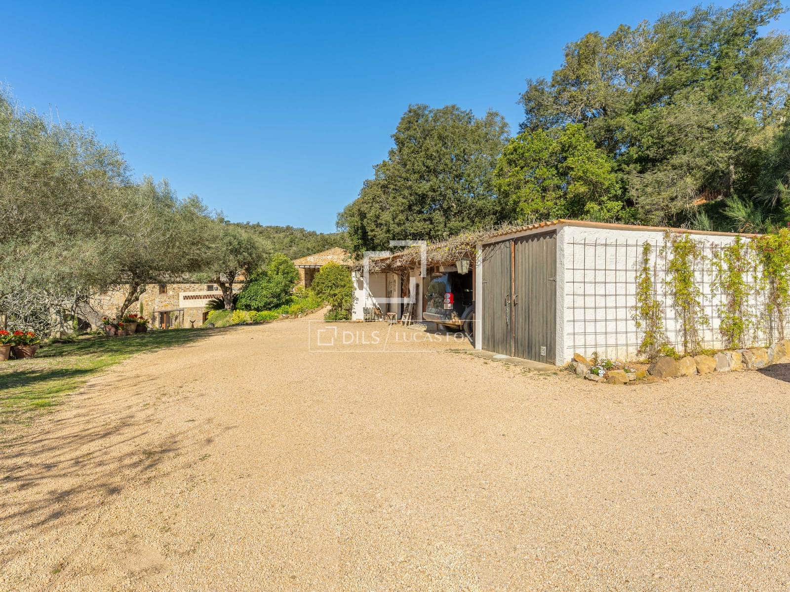 6 soveværelse Finca/Landehus til salg i Mont-ras med swimmingpool - € 2.225.000 (Ref: 9935100)