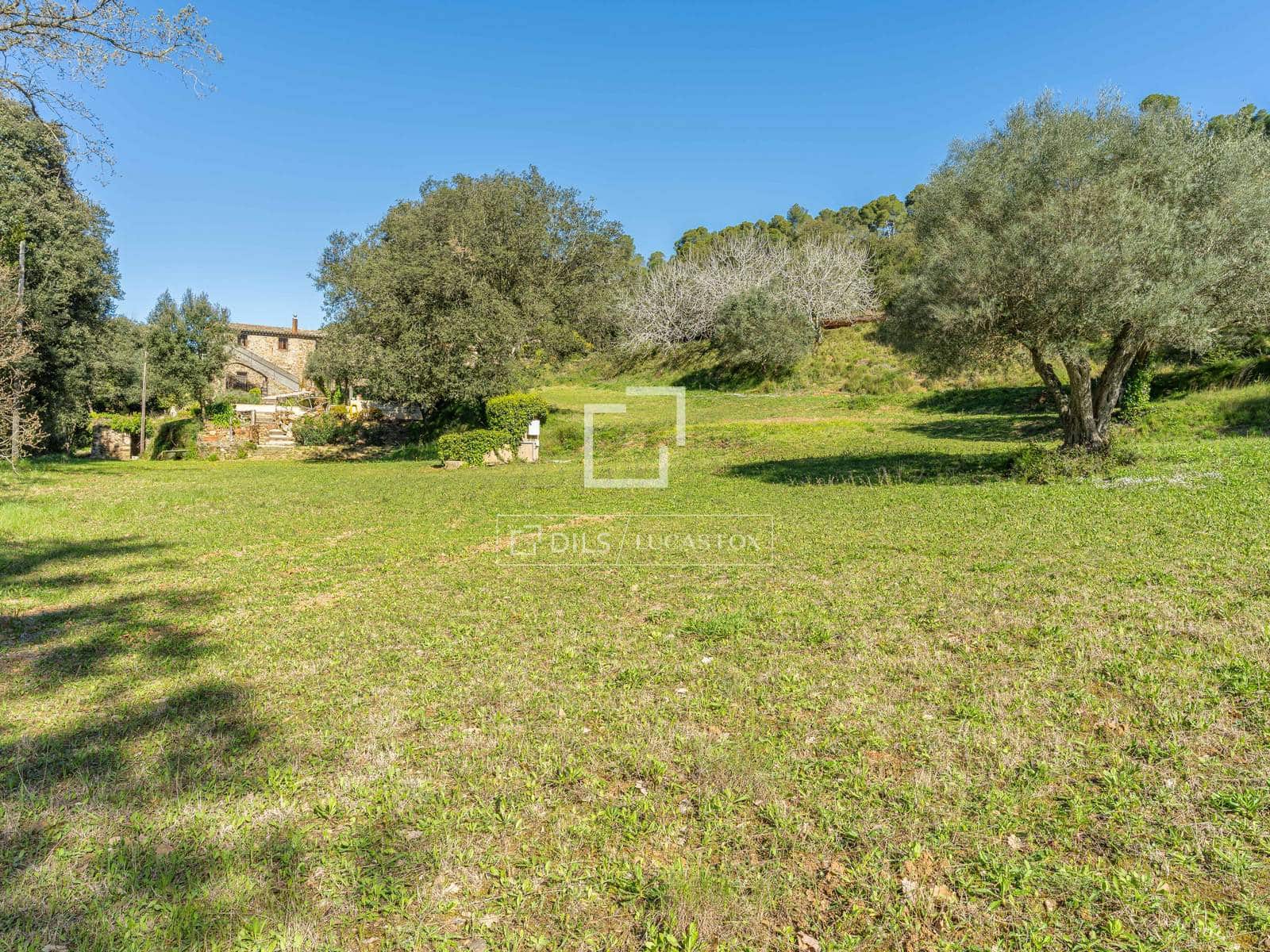 6 soveværelse Finca/Landehus til salg i Mont-ras med swimmingpool - € 2.225.000 (Ref: 9935100)