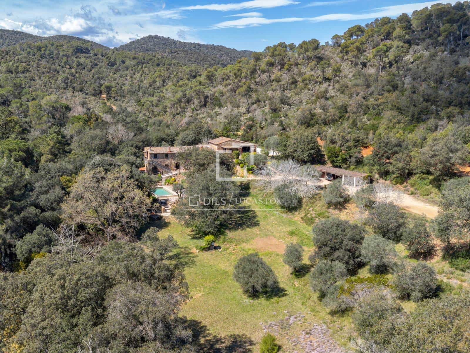 6 soveværelse Finca/Landehus til salg i Mont-ras med swimmingpool - € 2.225.000 (Ref: 9935100)