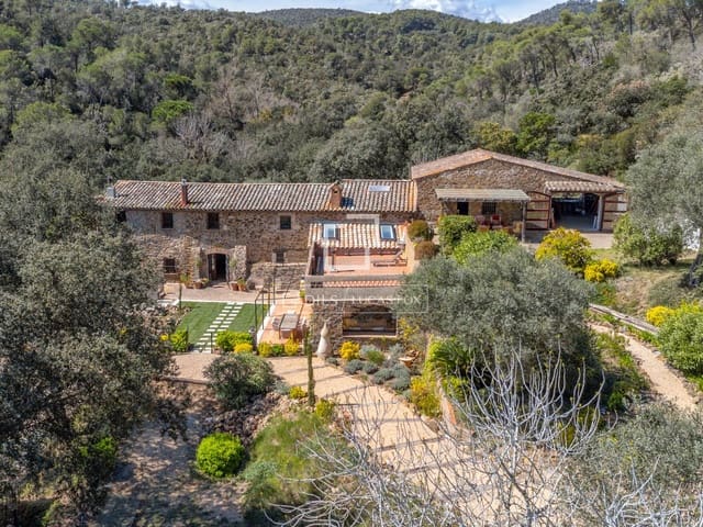 6 soveværelse Finca/Landehus til salg i Mont-ras med swimmingpool - € 2.225.000 (Ref: 9935100)