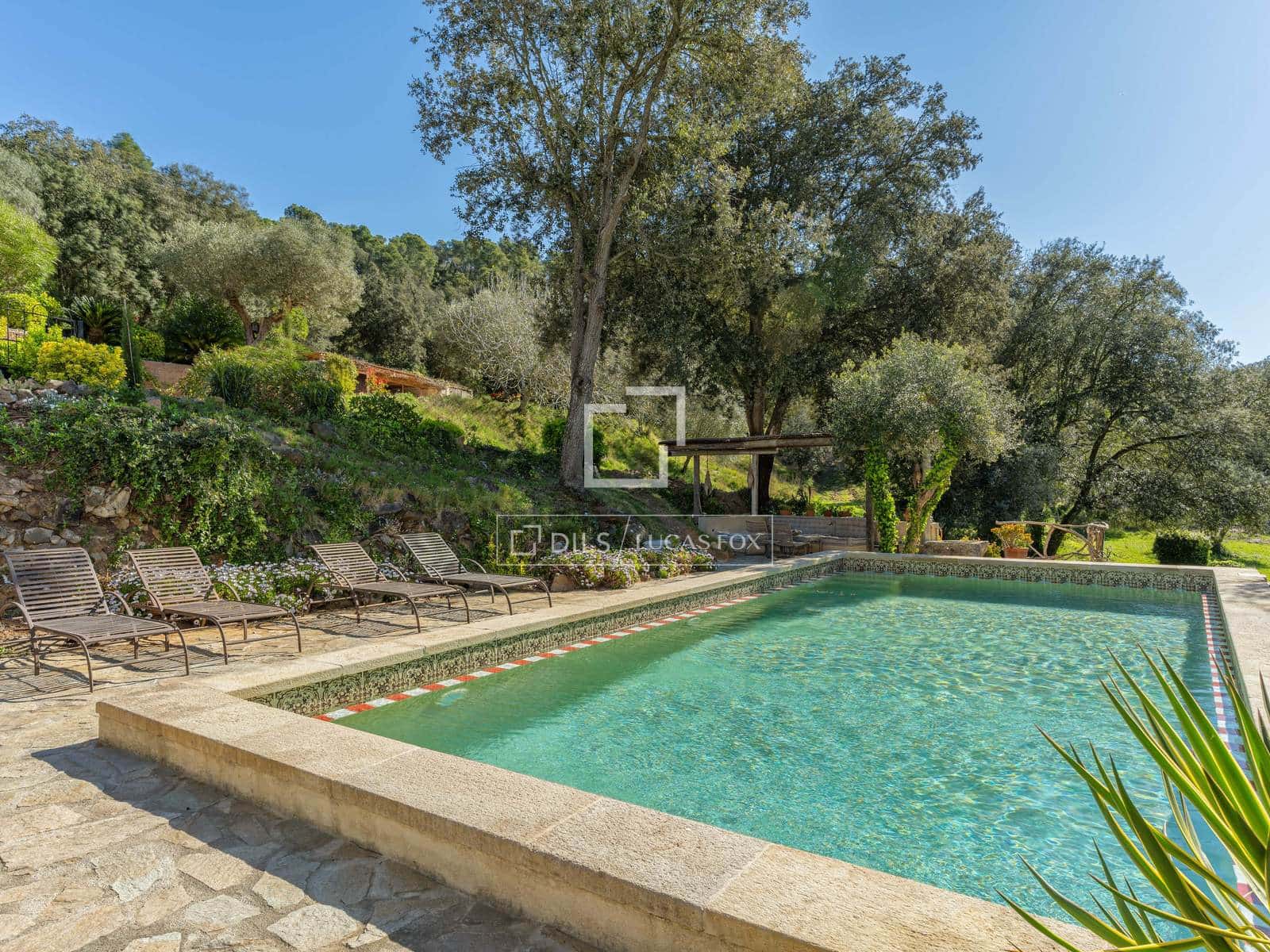6 soveværelse Finca/Landehus til salg i Mont-ras med swimmingpool - € 2.225.000 (Ref: 9935100)