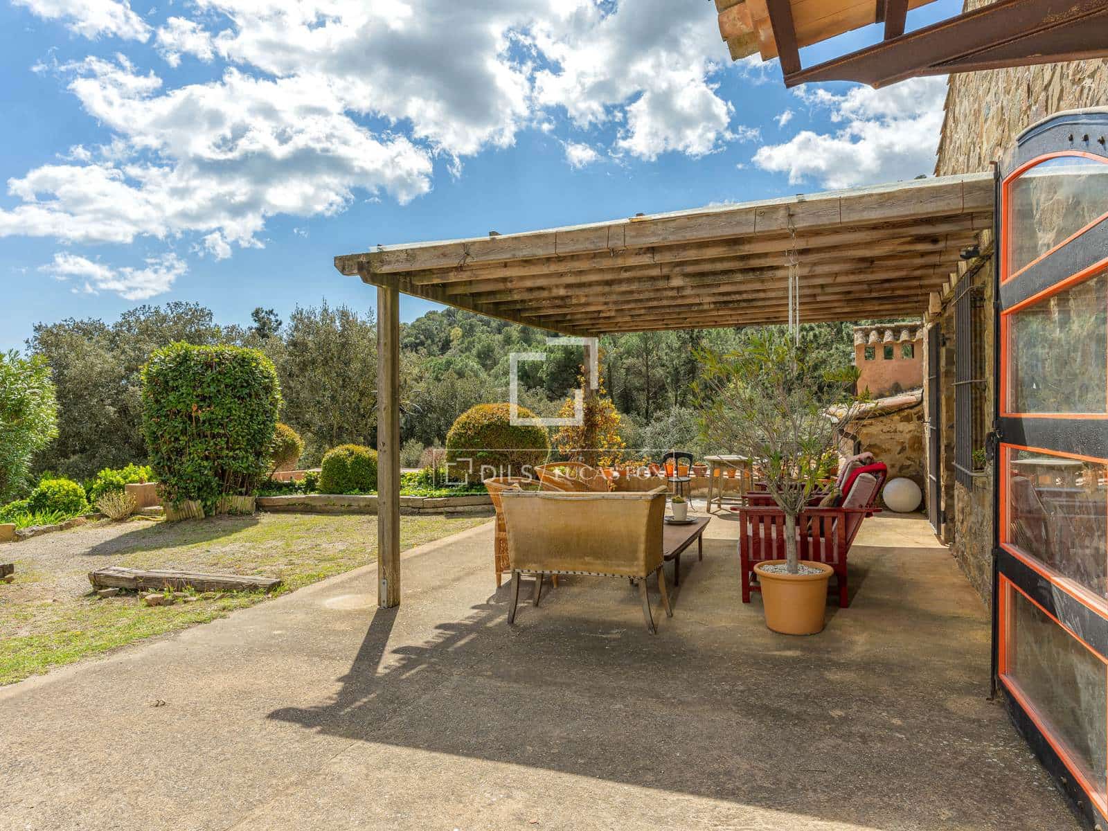 6 soveværelse Finca/Landehus til salg i Mont-ras med swimmingpool - € 2.225.000 (Ref: 9935100)
