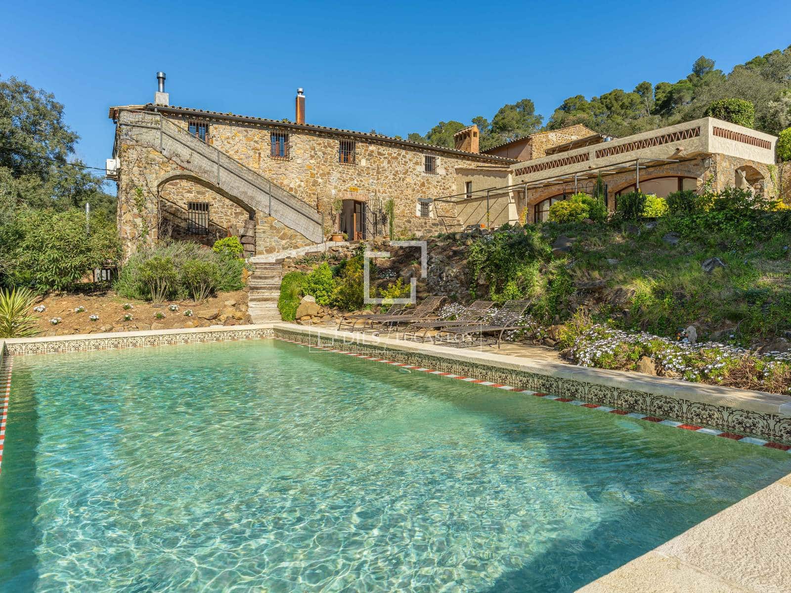 6 soveværelse Finca/Landehus til salg i Mont-ras med swimmingpool - € 2.225.000 (Ref: 9935100)