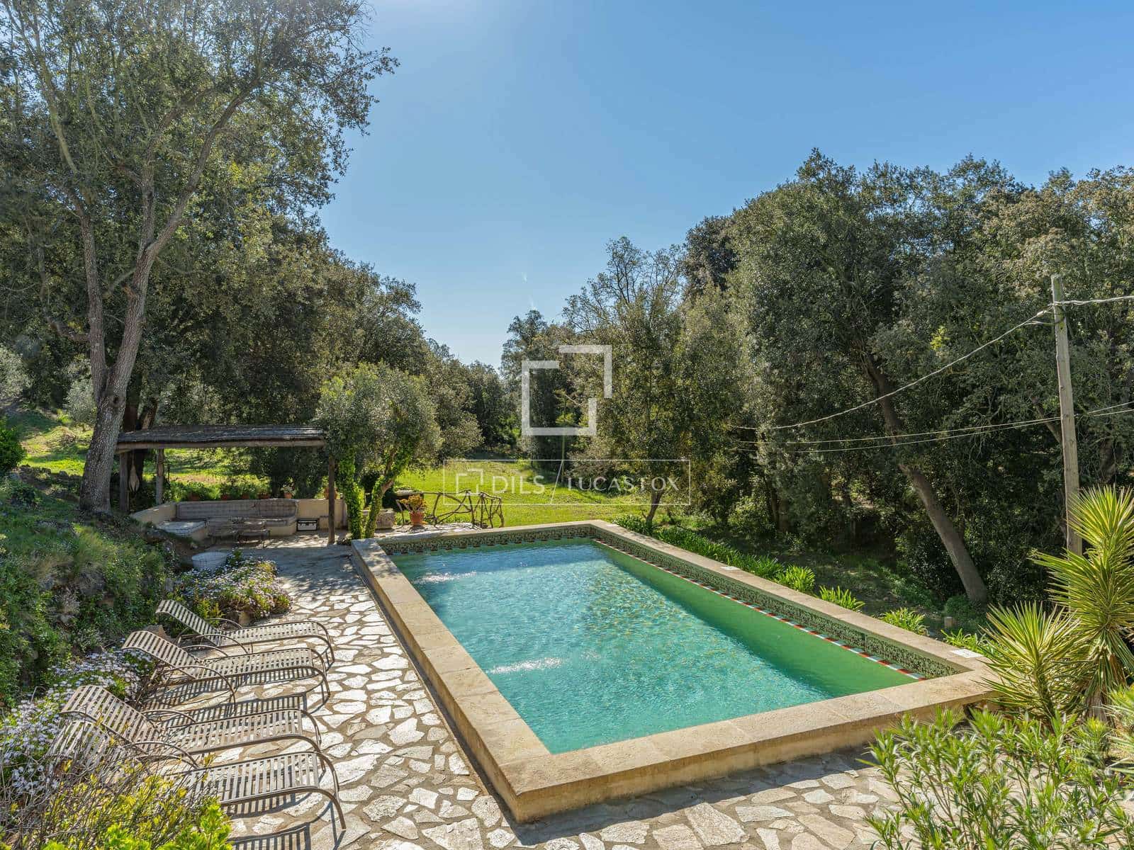 6 soveværelse Finca/Landehus til salg i Mont-ras med swimmingpool - € 2.225.000 (Ref: 9935100)