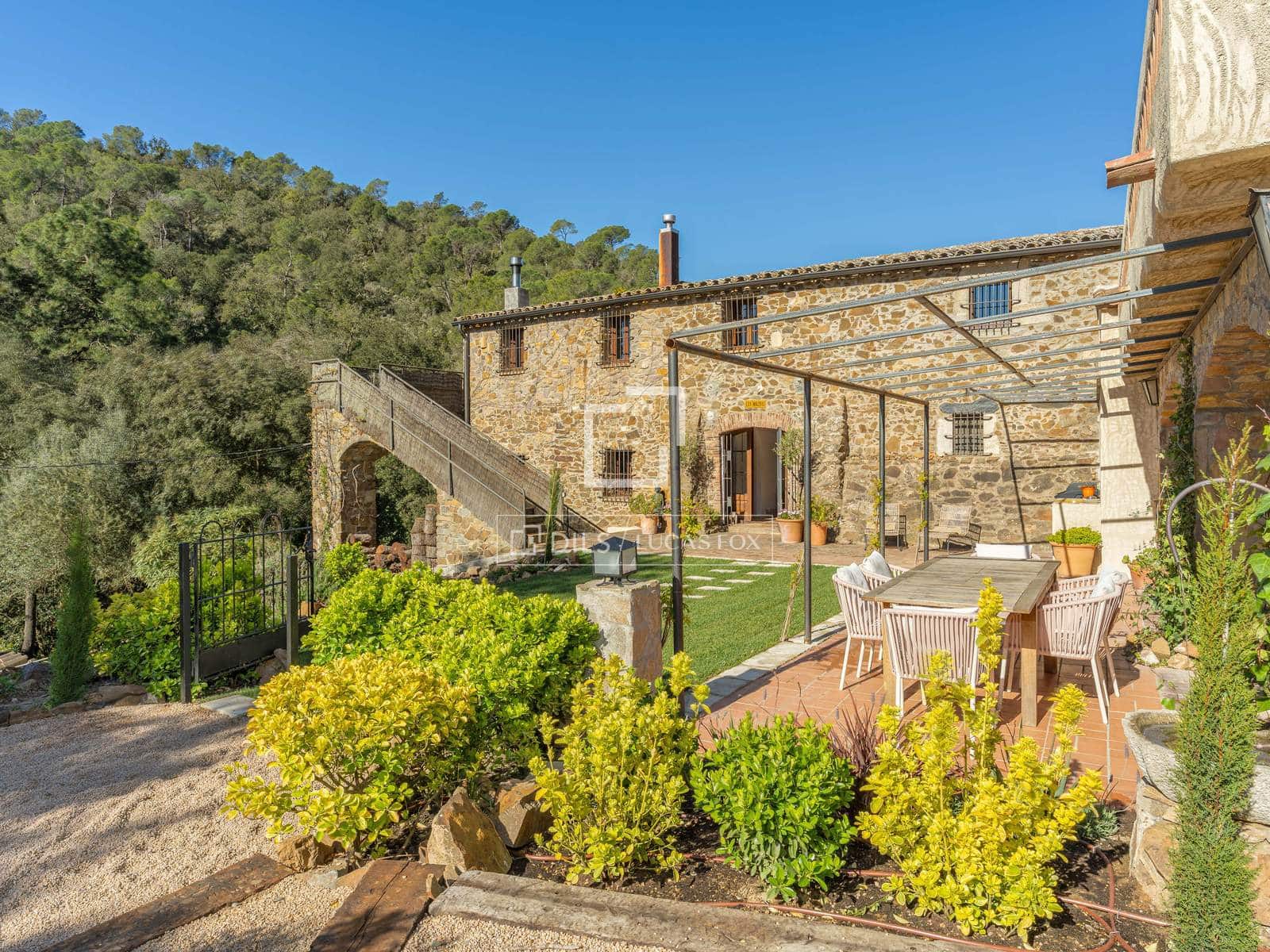 6 soveværelse Finca/Landehus til salg i Mont-ras med swimmingpool - € 2.225.000 (Ref: 9935100)