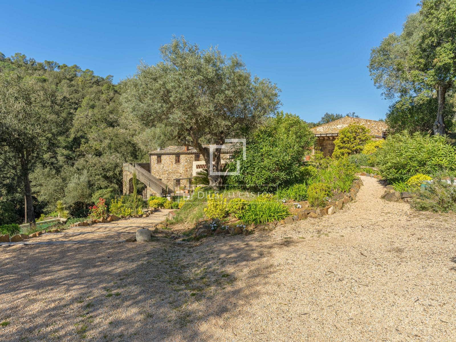 6 soveværelse Finca/Landehus til salg i Mont-ras med swimmingpool - € 2.225.000 (Ref: 9935100)