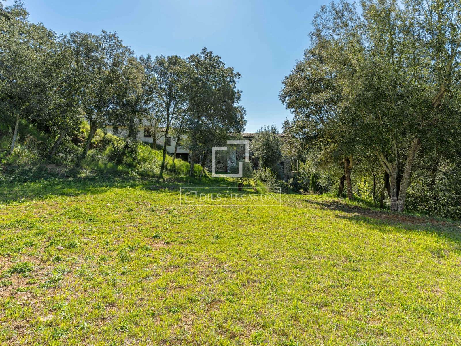 6 soveværelse Finca/Landehus til salg i Mont-ras med swimmingpool - € 2.225.000 (Ref: 9935100)
