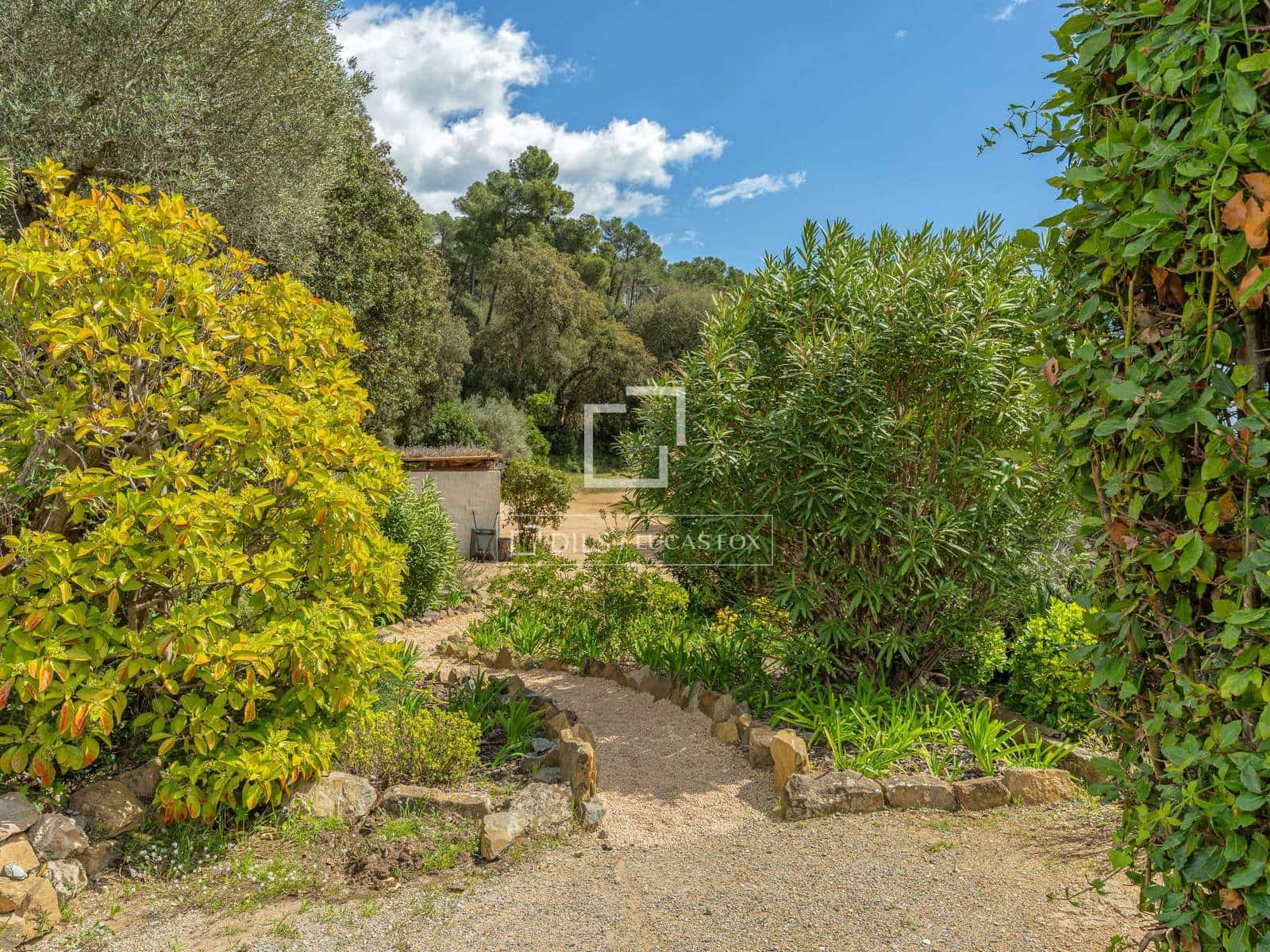 6 soveværelse Finca/Landehus til salg i Mont-ras med swimmingpool - € 2.225.000 (Ref: 9935100)