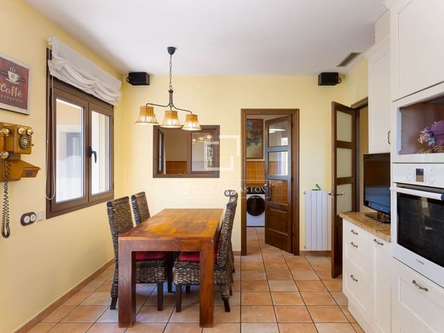 6 Zimmer Villa zu verkaufen in Argentona mit Pool Garage - 998.000 € (Ref: 9935101)