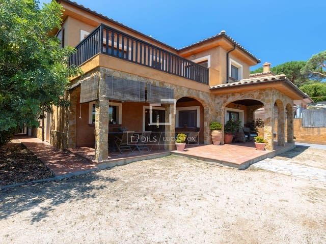 6 Zimmer Villa zu verkaufen in Argentona mit Pool Garage - 998.000 € (Ref: 9935101)
