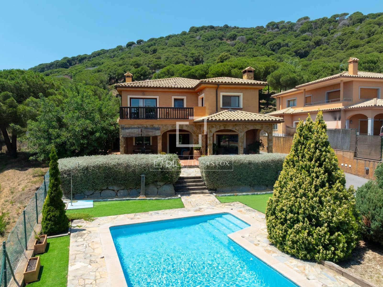 6 Zimmer Villa zu verkaufen in Argentona mit Pool Garage - 998.000 € (Ref: 9935101)