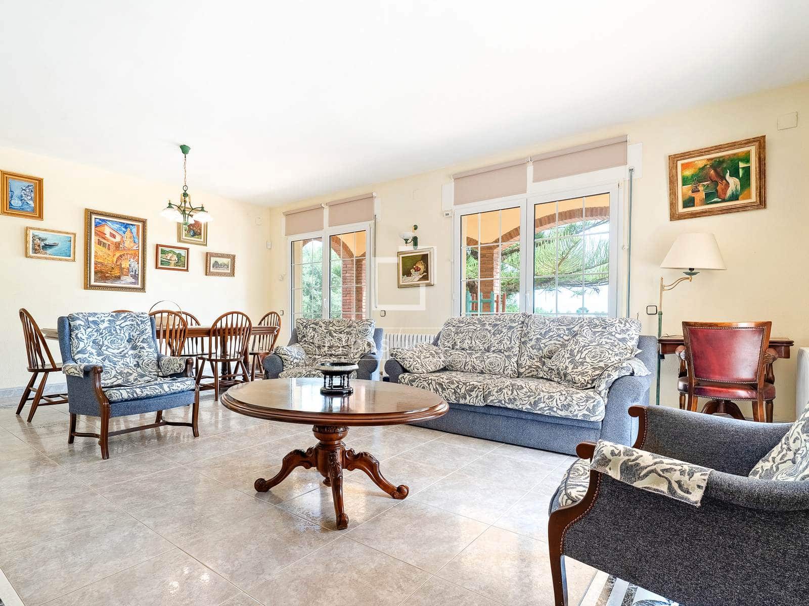 4 soveværelse Villa til salg i Banyeres del Penedes med swimmingpool garage - € 649.000 (Ref: 9935102)