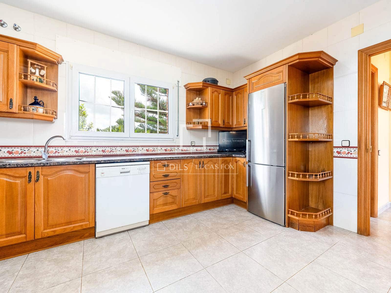 4 soveværelse Villa til salg i Banyeres del Penedes med swimmingpool garage - € 649.000 (Ref: 9935102)