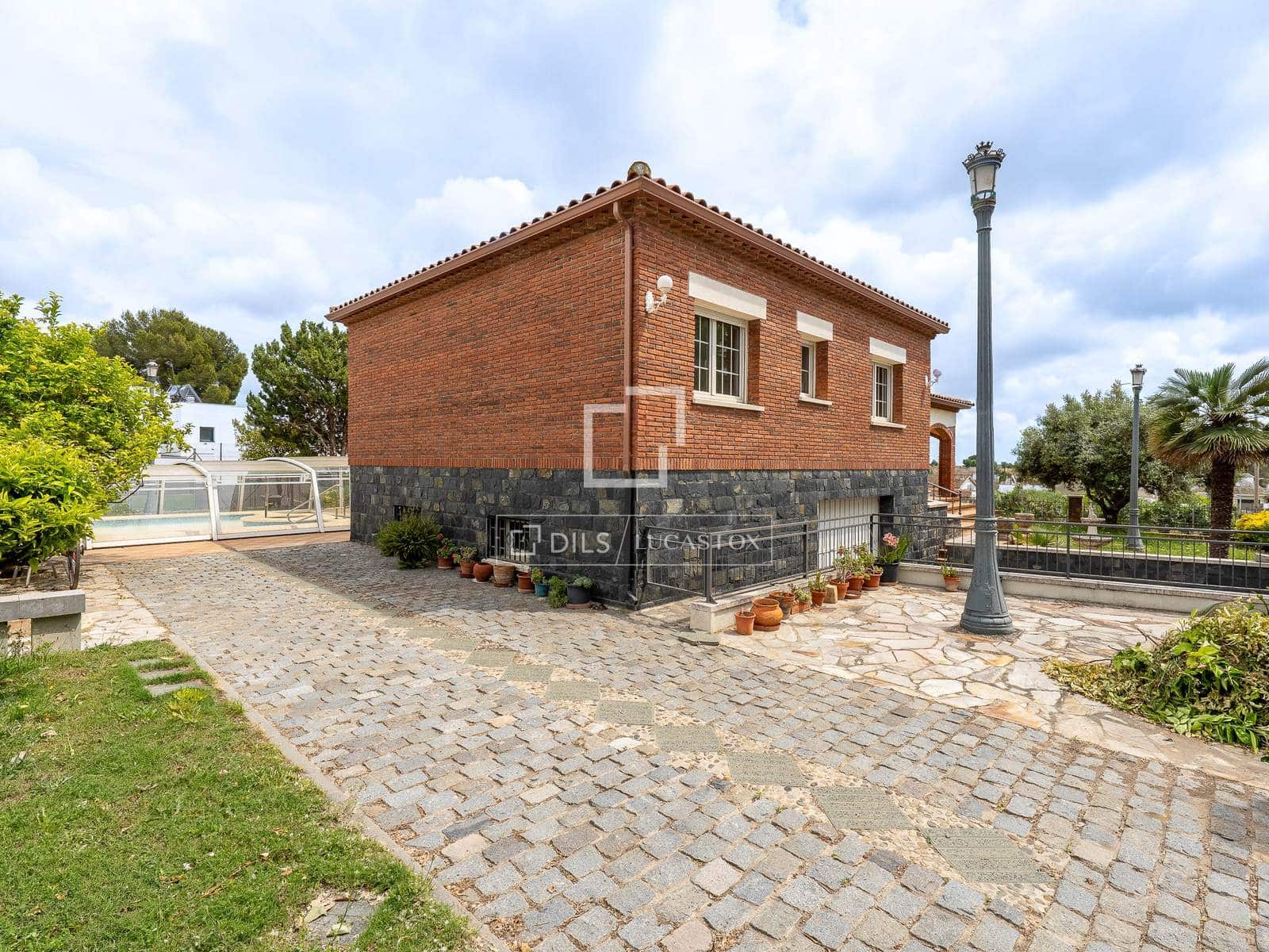 4 soveværelse Villa til salg i Banyeres del Penedes med swimmingpool garage - € 649.000 (Ref: 9935102)