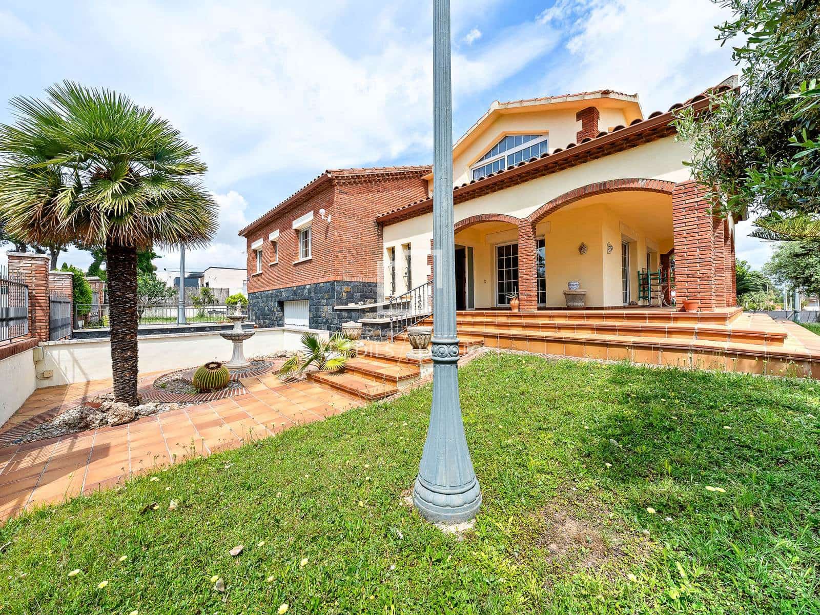 4 soveværelse Villa til salg i Banyeres del Penedes med swimmingpool garage - € 649.000 (Ref: 9935102)