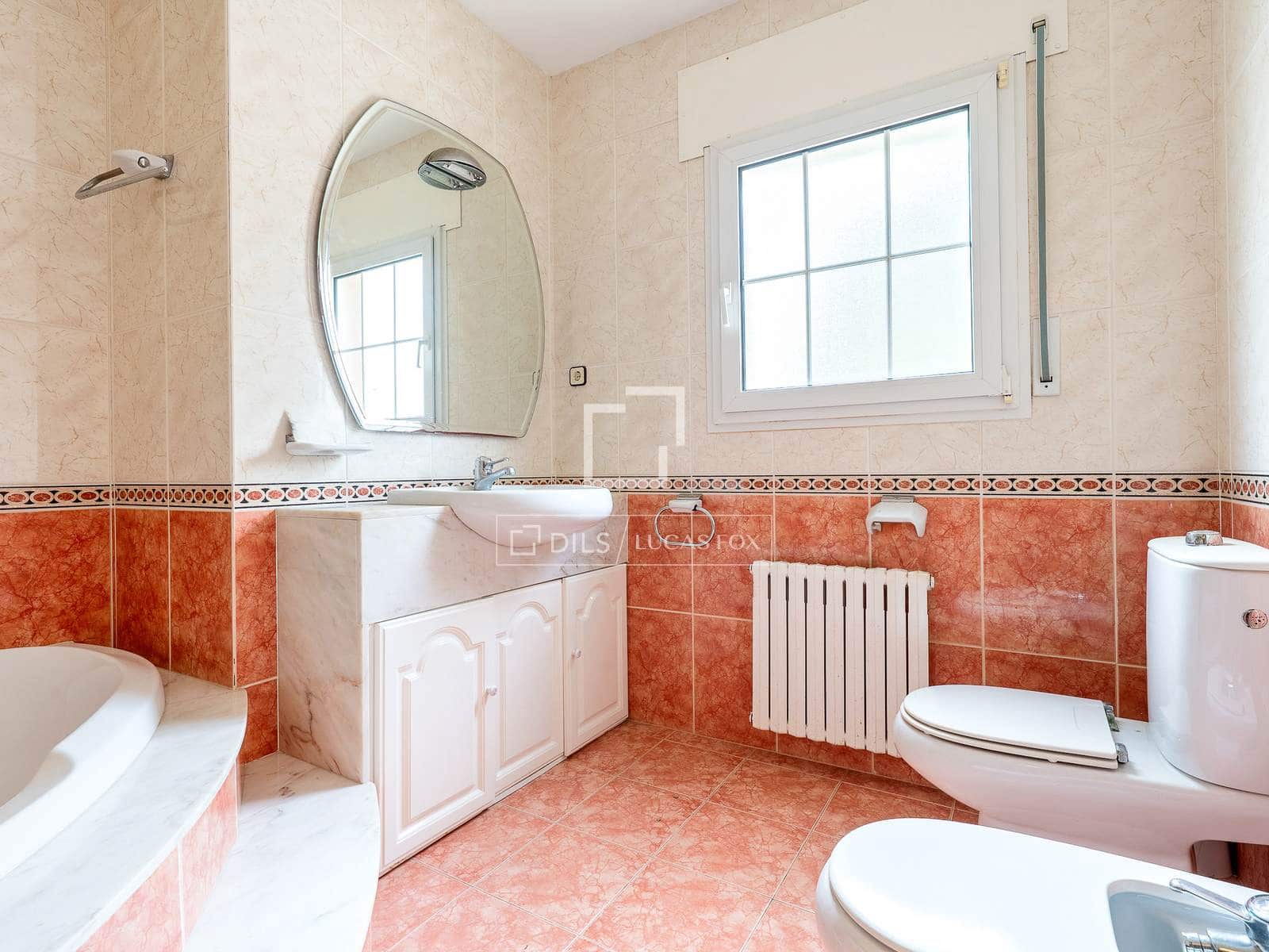 4 soveværelse Villa til salg i Banyeres del Penedes med swimmingpool garage - € 649.000 (Ref: 9935102)
